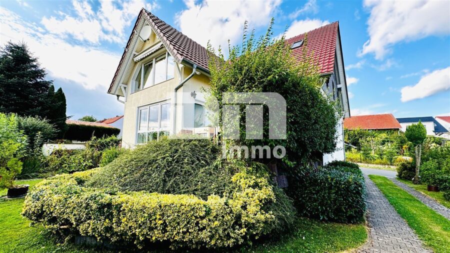 Schönes Mehrfamilienhaus geteilt nach WEG mit umfangreichen Nutzflächen und Traumgrundstück - Rückansicht / Zufahrt Innenhofbereich